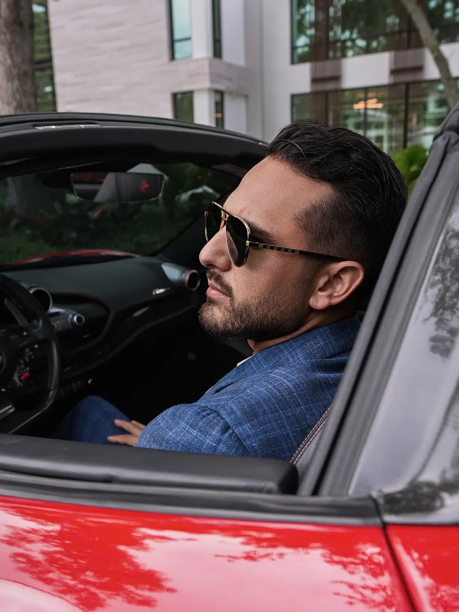 Torino, the jacket in profile at the wheel
