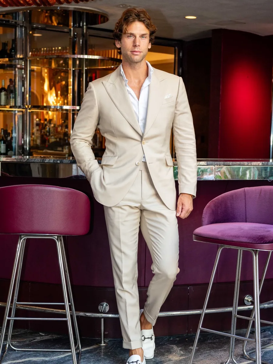 Cream suit at the bar, evening